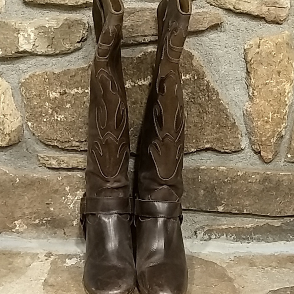Boots - Picture 2 of 4
